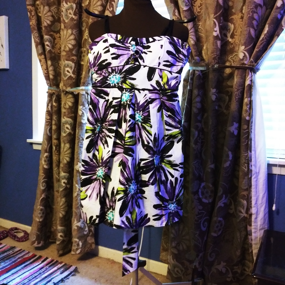 Dress - Picture 5 of 6